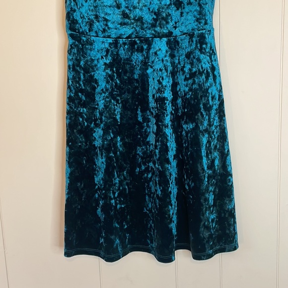 H&M Divided Green Velvet Sleeveless Midi Low Back Dress Size 6 - Picture 3 of 10